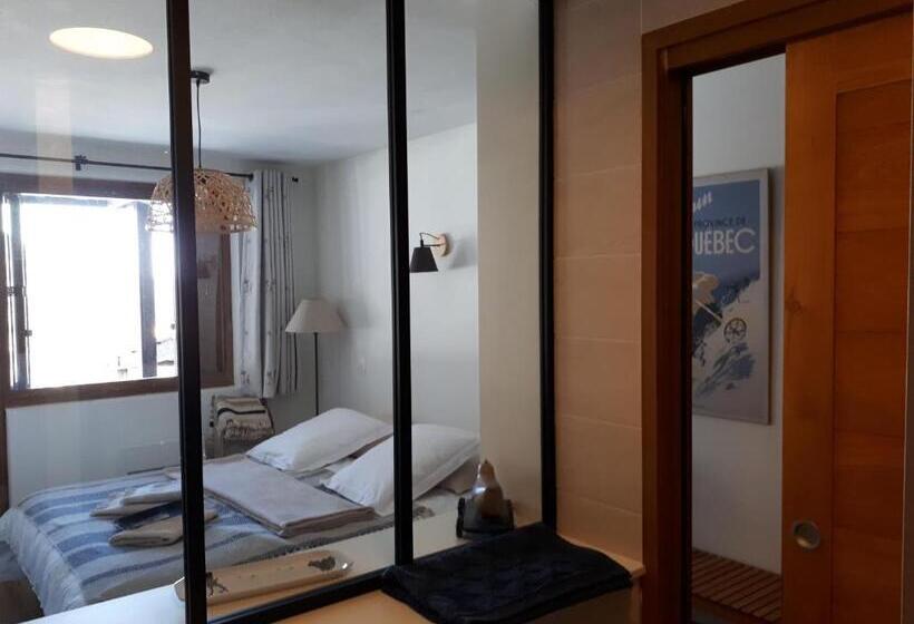 Standard room with outdoor bath, La Sauvagine B&b Skis Aux Pieds