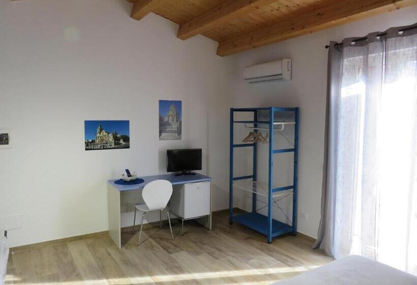 חדר דלוקס עם מרפסת, Alex Rooms