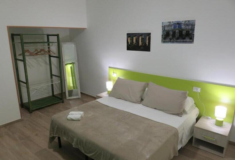 חדר סטנדרט עם מרפסת, Alex Rooms