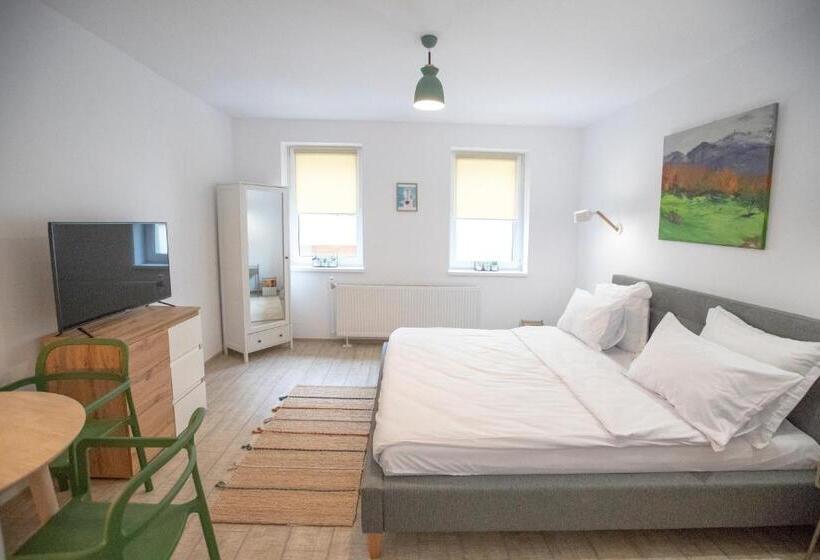 استودیوی استاندارد, Brasha Residence