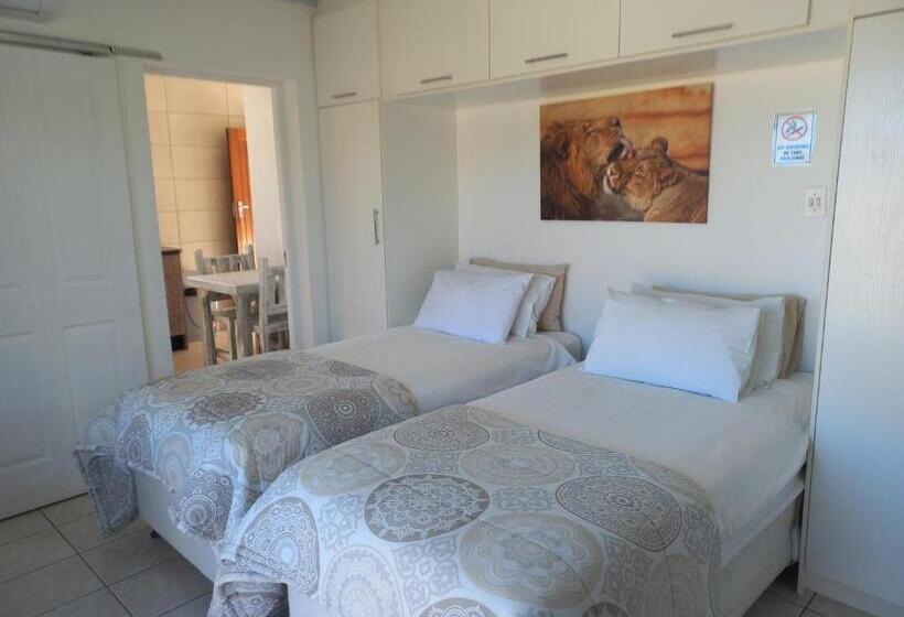 חדר סטנדרט עם מיטת קינג, Come Home In Oudtshoorn Self Catering Units