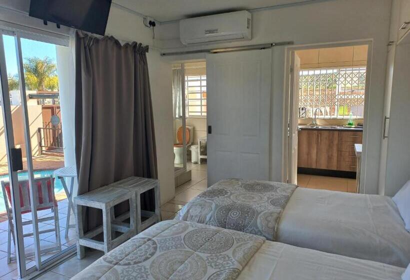 חדר סטנדרט עם מיטת קינג, Come Home In Oudtshoorn Self Catering Units