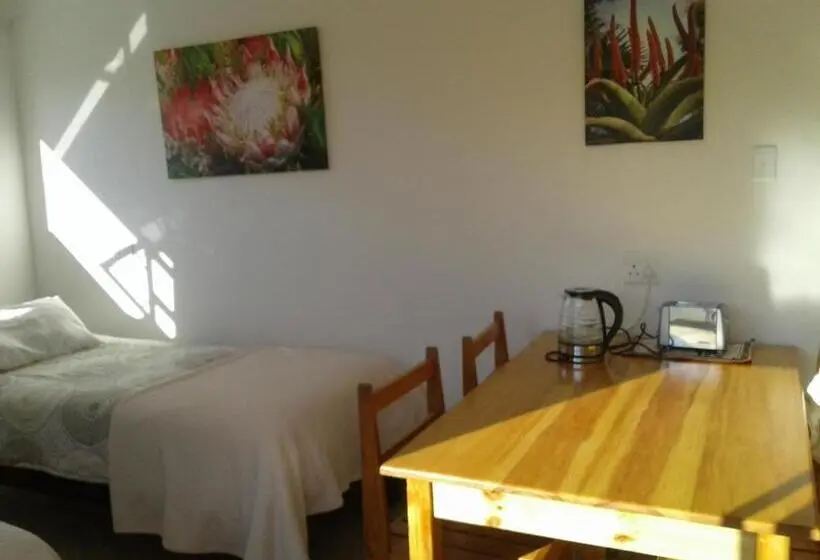 اتاق استاندارد, Come Home In Oudtshoorn Self Catering Units