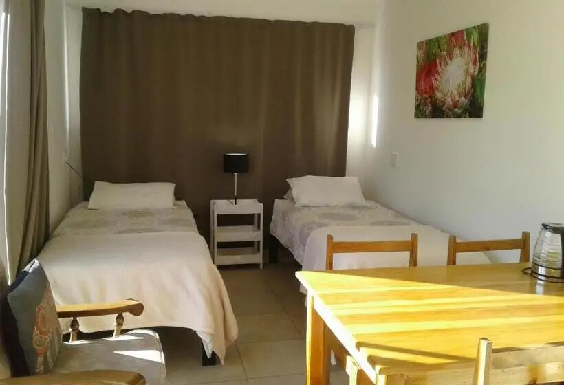 اتاق استاندارد, Come Home In Oudtshoorn Self Catering Units