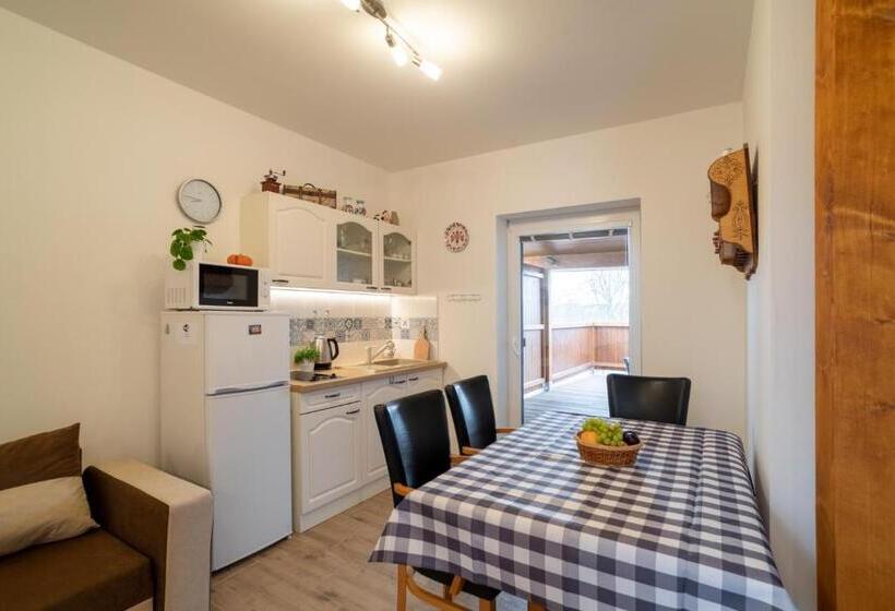 테라스 스위트, Frajárka