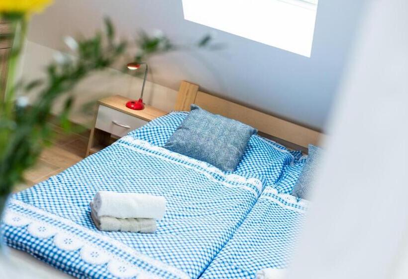 테라스 스위트, Frajárka