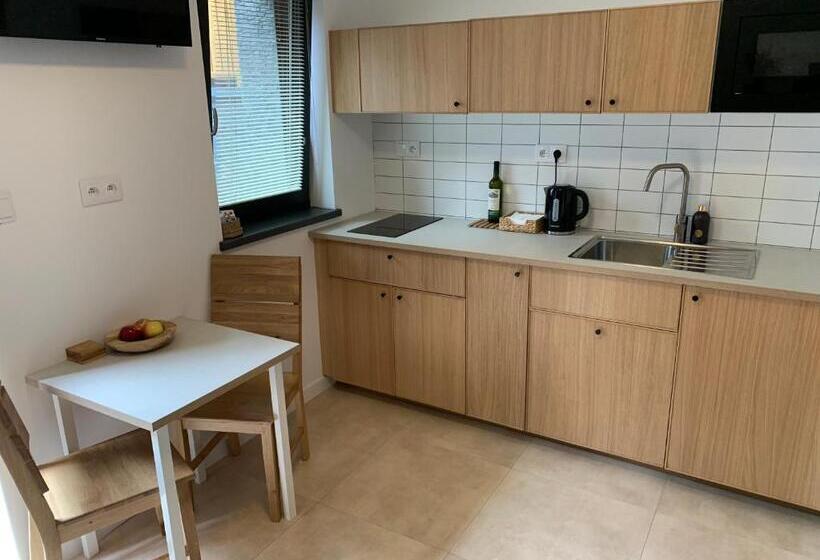 标准工作室, Yasna Apartments