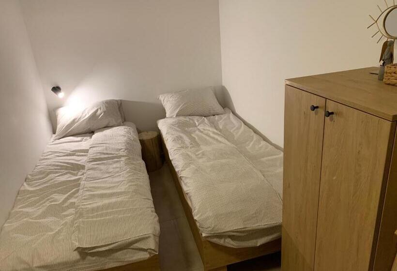 标准工作室, Yasna Apartments