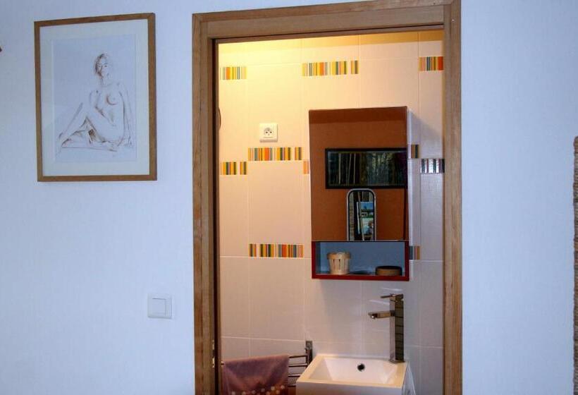 Номер Стандарт, La Tuiliere