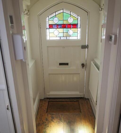 Standard room with outdoor bath, Old School Wolverton