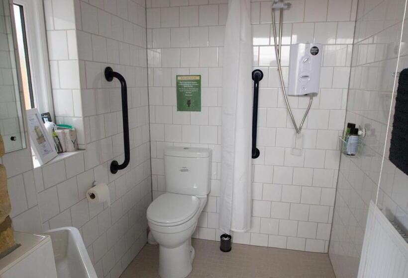 Standard room with outdoor bath, Old School Wolverton