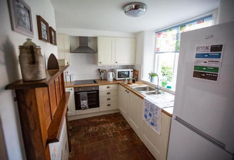 Standard room with outdoor bath, Old School Wolverton