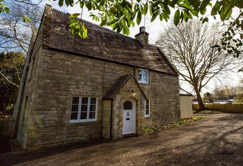 Standard room with outdoor bath, Old School Wolverton