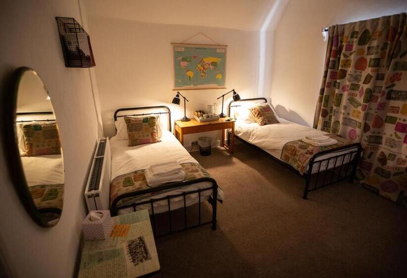 ３ベッドルームハウス, Old School Wolverton