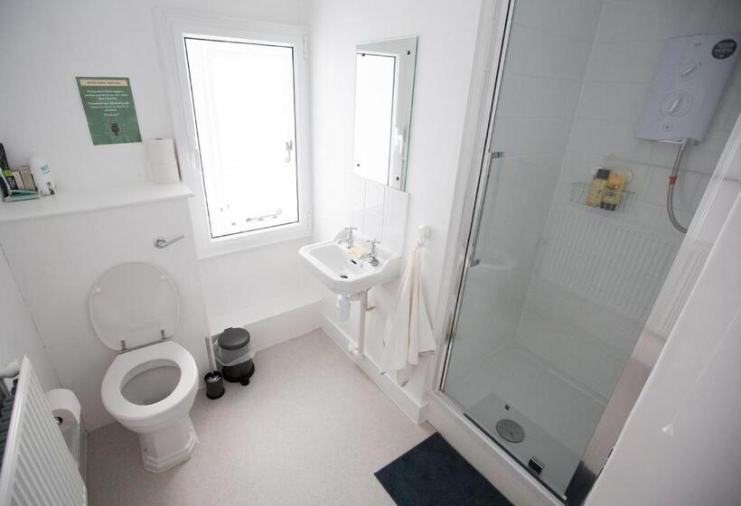 ３ベッドルームハウス, Old School Wolverton