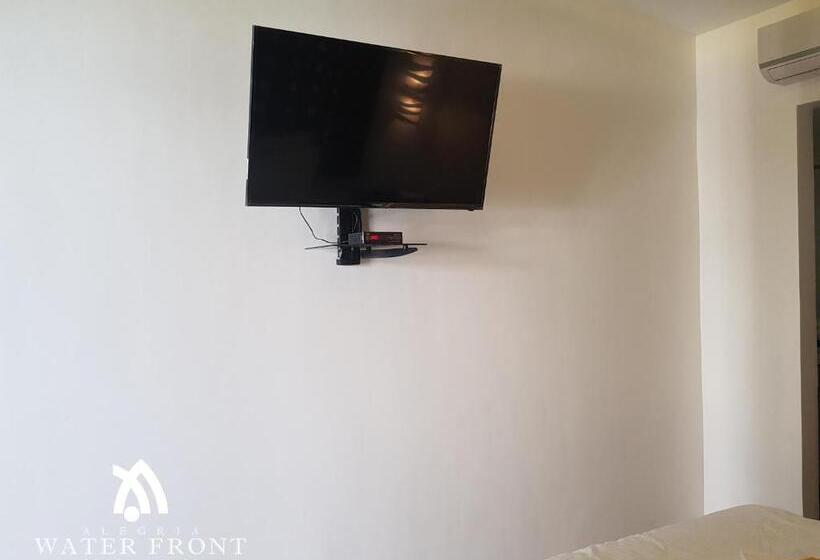 غرفة ديلوكس مطلة على حمام السباحة, Alegria Water Front Beach House