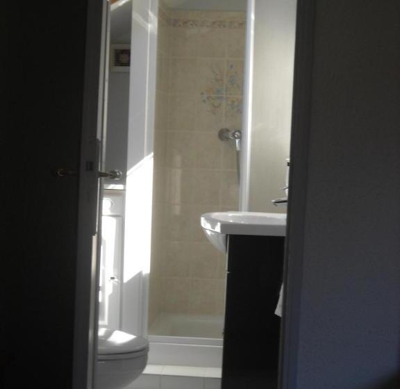 חדר סטנדרט לשלושה, La Contamine