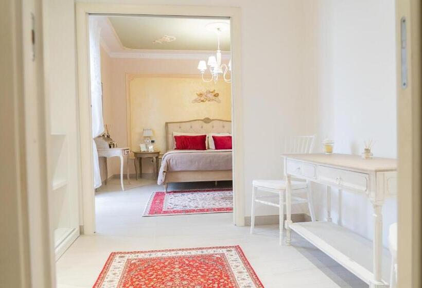 מיטת קינג בסוויטה, Villa Arya