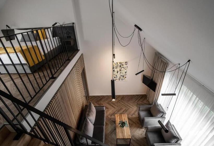 اتاق دوبلکس, Jono Kalnelis Apartments