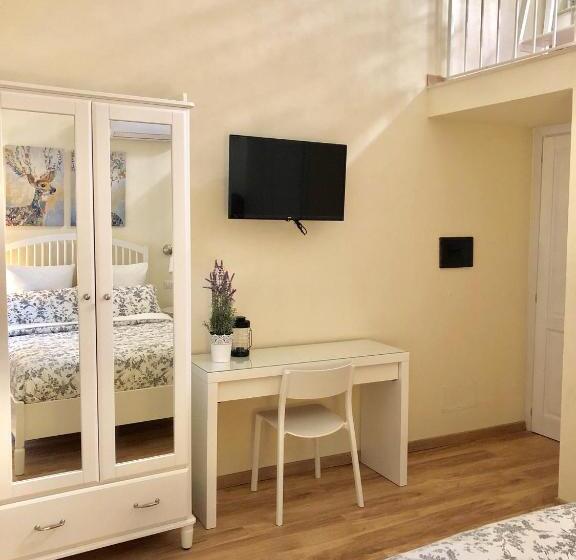 小型豪华套房, Alessia House