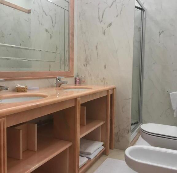 اتاق استاندارد با بالکن, Atlantic Waves Accommodation