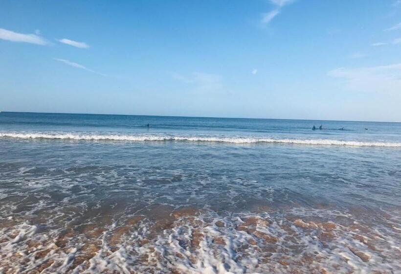스탠다드 스튜디오, Atlantic Waves Accommodation