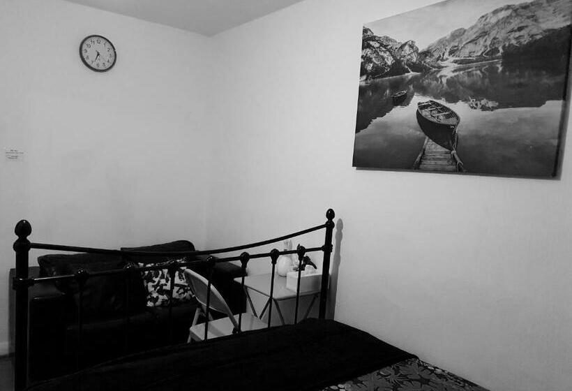 חדר סטנדרט עם מיטת קינג, Merciful King Room, In Zone 2 3