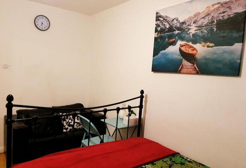 חדר סטנדרט עם מיטת קינג, Merciful King Room, In Zone 2 3