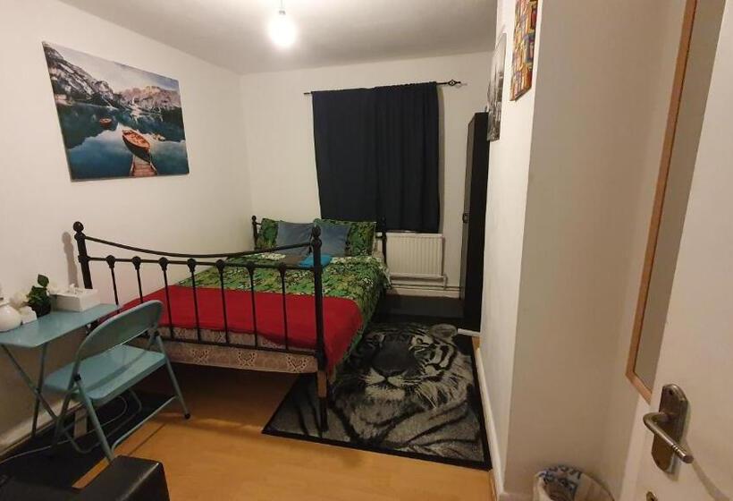 חדר סטנדרט עם מיטת קינג, Merciful King Room, In Zone 2 3