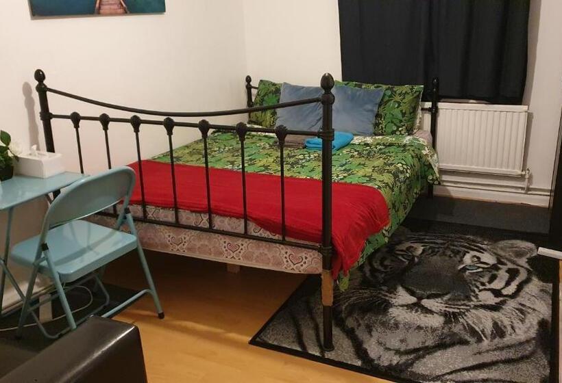 חדר סטנדרט עם מיטת קינג, Merciful King Room, In Zone 2 3