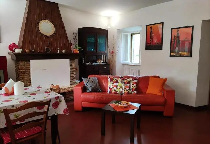 庭の見える1ベッドルームアパートメント, La Casa Di Elena