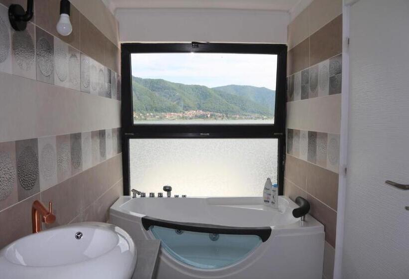 テラス付きスタンダードワンルーム, Noah River House