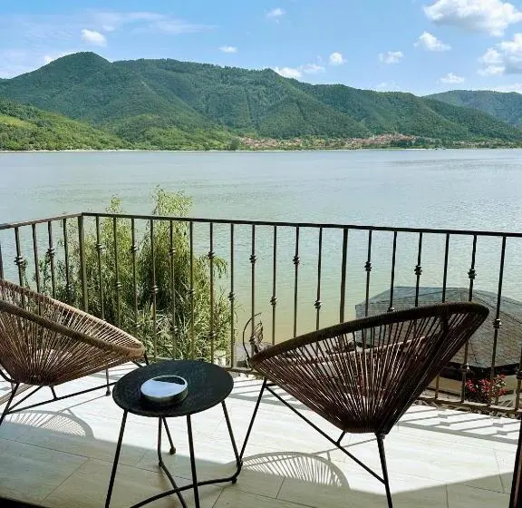 バルコニー付きデラックスルーム, Noah River House