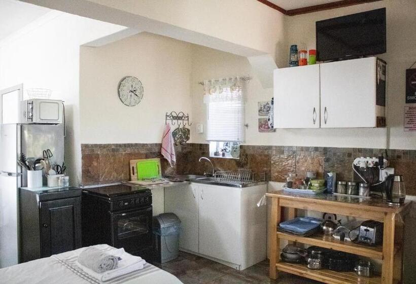 Номер Стандарт Вид на Сад, Panda S Guest Cottages