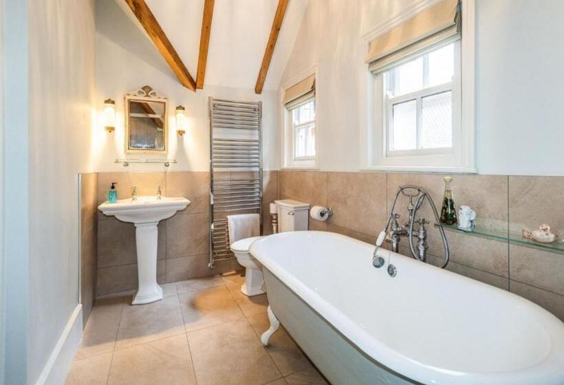 디럭스 스위트, Pinley Hill House