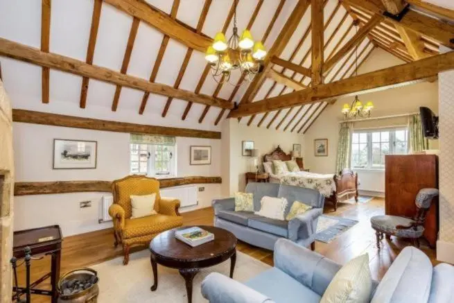 デラックススイート, Pinley Hill House