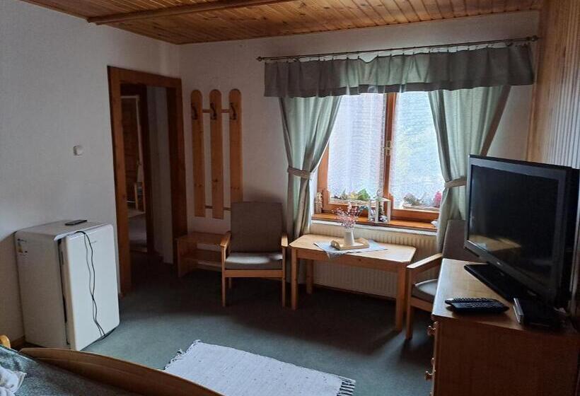 اتاق استاندارد, Privát Majo