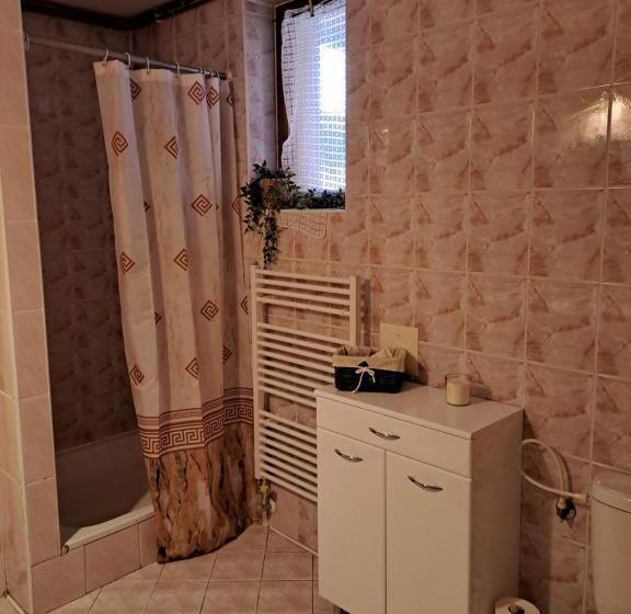 اتاق استاندارد سه نفره, Privát Majo