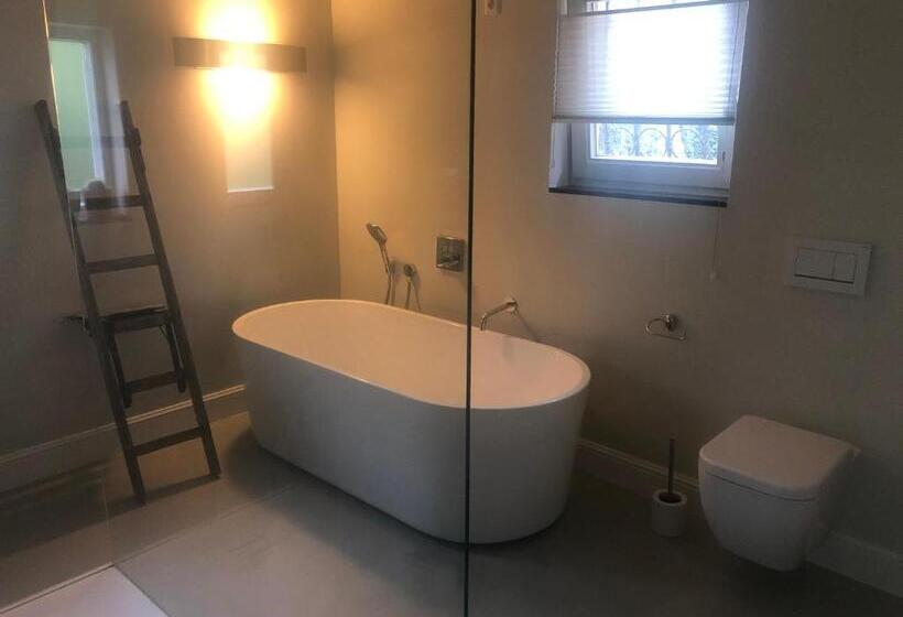 디럭스 스위트, Modern Palace Emma Staete