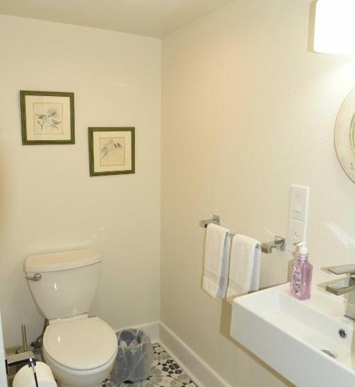 오두막, The Peaceful Pelican Llc