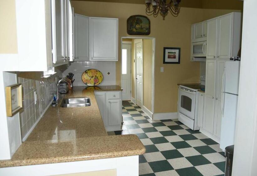 오두막, The Peaceful Pelican Llc