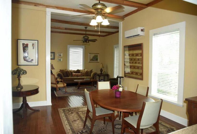 오두막, The Peaceful Pelican Llc