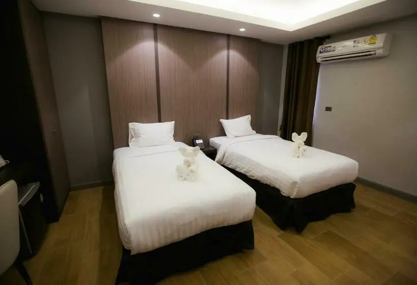 اتاق لوکس, The Bed