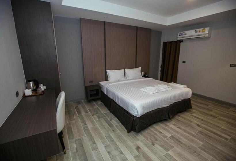 带大床的标准间, The Bed