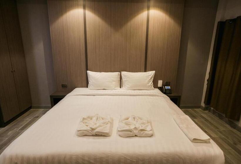 带大床的标准间, The Bed