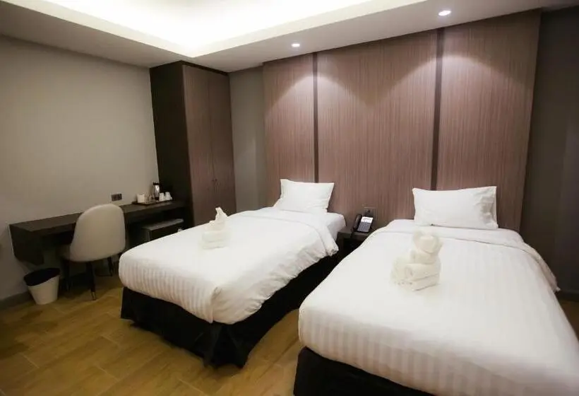 اتاق لوکس, The Bed