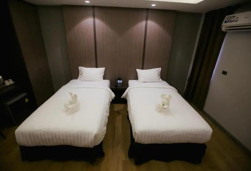 اتاق لوکس, The Bed