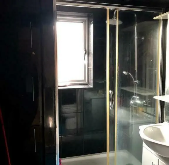 スタンダードルーム, Apartment & Rooms In London