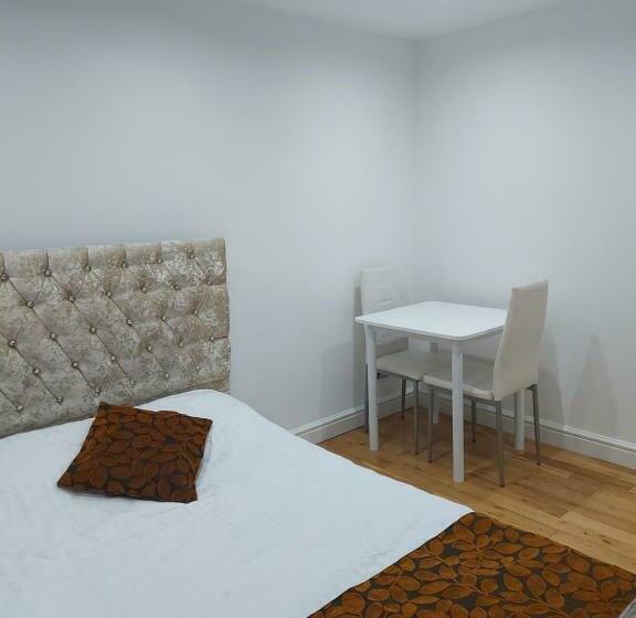 اتاق استاندارد, Apartment & Rooms In London