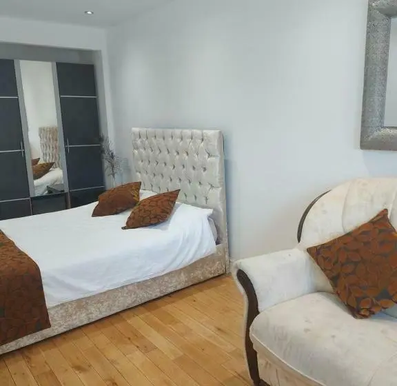 デラックススタジオ, Apartment & Rooms In London